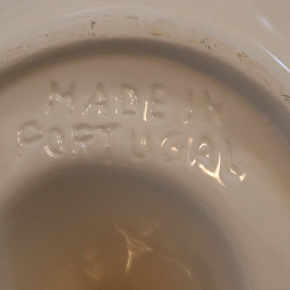 Cream Colored Lemon shaped Citrus Manual Juicer Made in Portugal - Picture 3 of 10